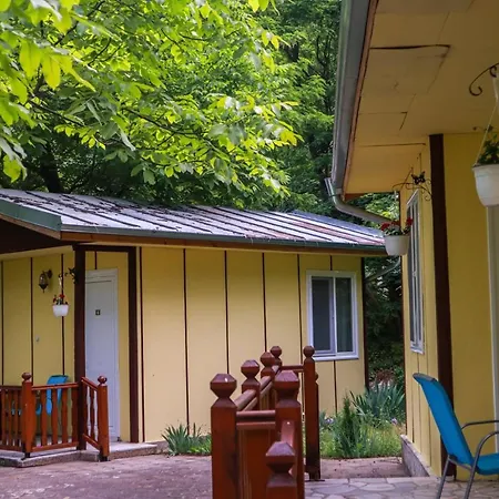 Comfortable Bungalow For Two In The Heart Of The Forest Kamena