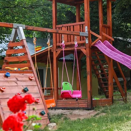 Penzion Comfortable Bungalow For Two In The Heart Of The Forest