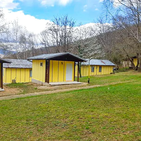 Comfortable Bungalow For Two In The Heart Of The Forest
